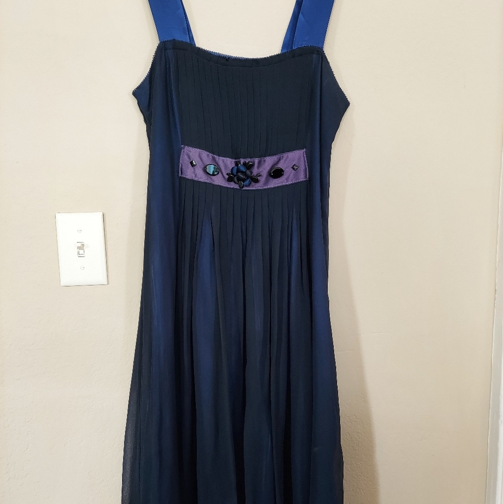 Simply Vera: Vera Wang  chiffon and satin dress.